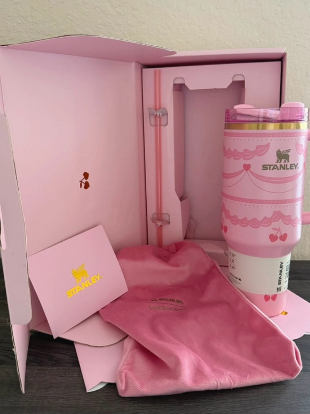 Pink Velvet Cake 40oz Quencher Tumbler Heart Design New